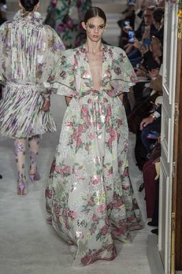 VALENTINO Haute Couture весна-лето 2019 (82957-Valentino-Haute-Couture-2019-12.jpg)