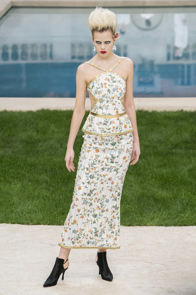 Chanel Couture весна-лето 2019 (83011-Chanel-Haute-Couture-2019-16.jpg)