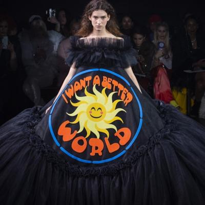 Viktor & Rolf весна-лето 2019 (83121-Viktor-Rolf-SS-2019-s.jpg)