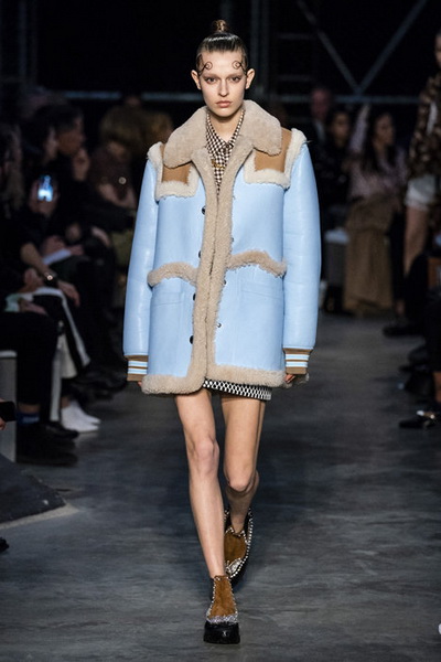 Burberry осень-зима 2019 (83196-Burberry-AW-2019-15.jpg)