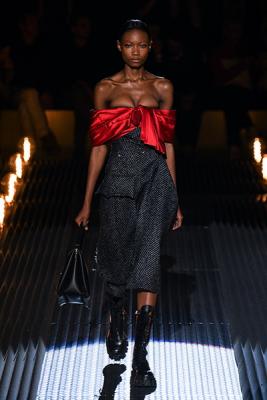 Prada осень-зима 2019 (83299-Prada-AW-2019-11.jpg)