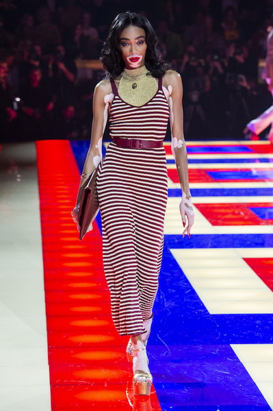 Tommy Hilfiger весна-лето 2019 (83390-Tommy-Hilfiger-AW-2019-02.jpg)