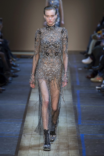 Alexander McQueen осень-зима 2019 (83485-Alexander-Mcqueen-AW-2019-15.jpg)