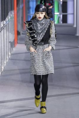 Louis Vuitton осень-зима 2019 (83626-Louis-Vuitton-AW-2019-01.jpg)