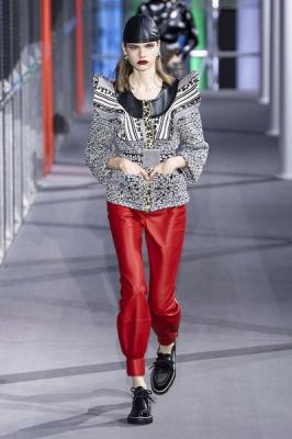 Louis Vuitton осень-зима 2019 (83626-Louis-Vuitton-AW-2019-03.jpg)