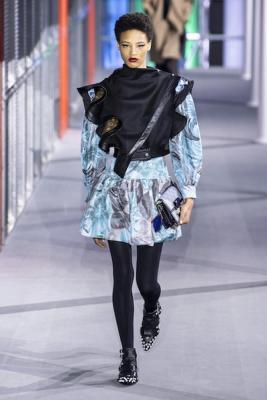 Louis Vuitton осень-зима 2019 (83626-Louis-Vuitton-AW-2019-06.jpg)