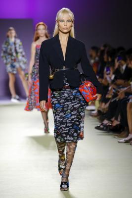 Versace весна-лето 2019 (84001-Versace-SS-2019-08.jpg)