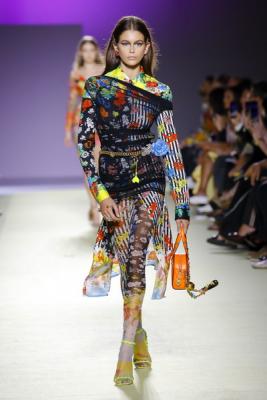 Versace весна-лето 2019 (84001-Versace-SS-2019-19.jpg)