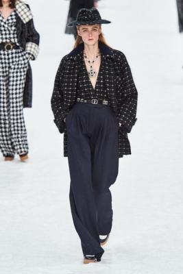 Chanel осень-зима 2019 (84051-Chanel-AW-2019-03.jpg)