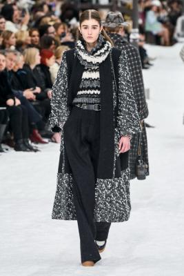 Chanel осень-зима 2019 (84051-Chanel-AW-2019-04.jpg)