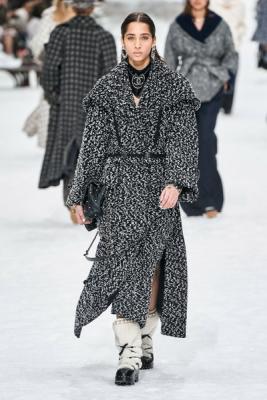 Chanel осень-зима 2019 (84051-Chanel-AW-2019-06.jpg)