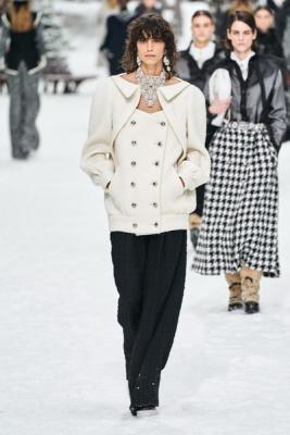 Chanel осень-зима 2019 (84051-Chanel-AW-2019-07.jpg)