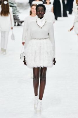 Chanel осень-зима 2019 (84051-Chanel-AW-2019-17.jpg)