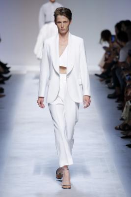 Ermanno Scervino весна-лето 2019 (84073-Ermanno-Scervino-SS-2019-01.jpg)