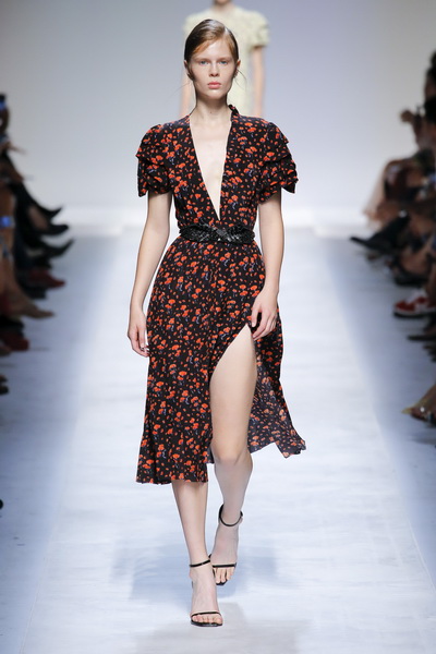 Ermanno Scervino весна-лето 2019 (84073-Ermanno-Scervino-SS-2019-08.jpg)