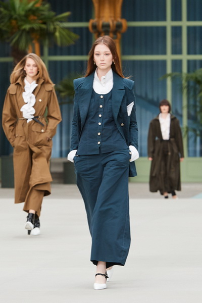 Chanel Cruise 2019/20  (84164-Chanel-Cruise-2019-02.jpg)