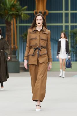 Chanel Cruise 2019/20  (84164-Chanel-Cruise-2019-04.jpg)