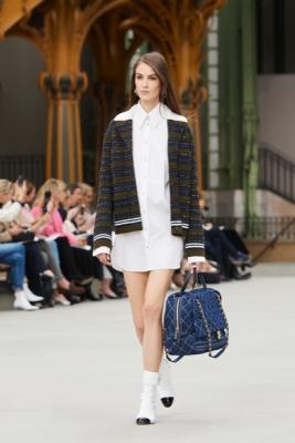 Chanel Cruise 2019/20  (84164-Chanel-Cruise-2019-06.jpg)