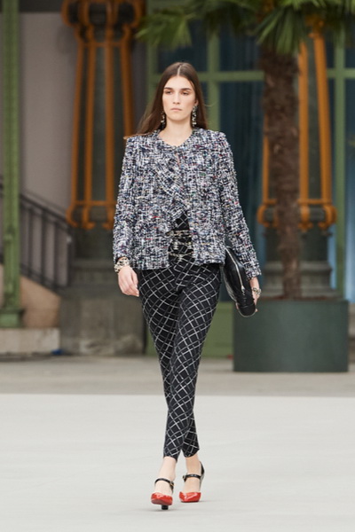 Chanel Cruise 2019/20  (84164-Chanel-Cruise-2019-12.jpg)