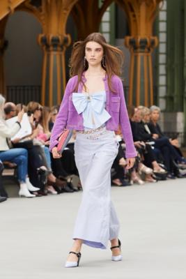 Chanel Cruise 2019/20  (84164-Chanel-Cruise-2019-18.jpg)