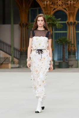 Chanel Cruise 2019/20  (84164-Chanel-Cruise-2019-22.jpg)