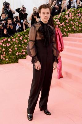 Met Gala 2019 (84205-Met-Gala-2019-06.jpg)