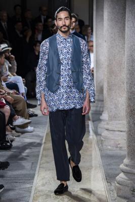 Giorgio Armani Menswear SS 2020 (84631-Giorgio-Armani-Menswear-SS-2020-26.jpg)