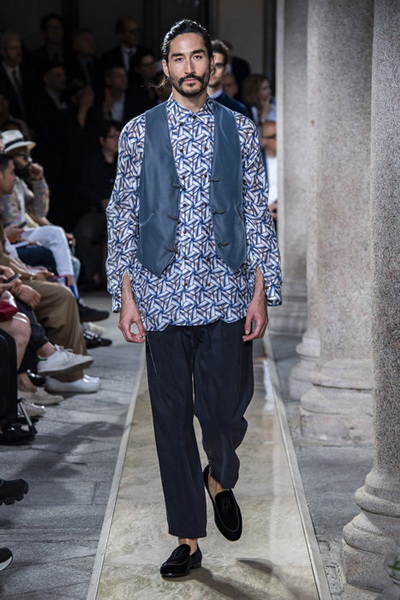 Giorgio Armani Menswear SS 2020 (84631-Giorgio-Armani-Menswear-SS-2020-26.jpg)