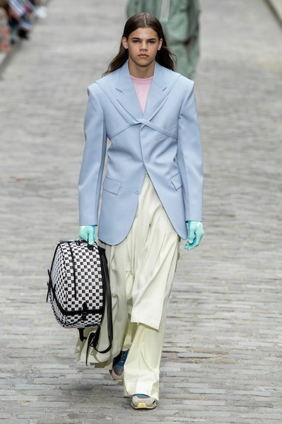 Louis Vuitton Menswear весна-лето 2020 (84669-Louis-Vuitton-Menswear-SS-2020-06.jpg)