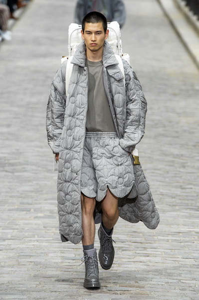 Louis Vuitton Menswear весна-лето 2020 (84669-Louis-Vuitton-Menswear-SS-2020-16.jpg)