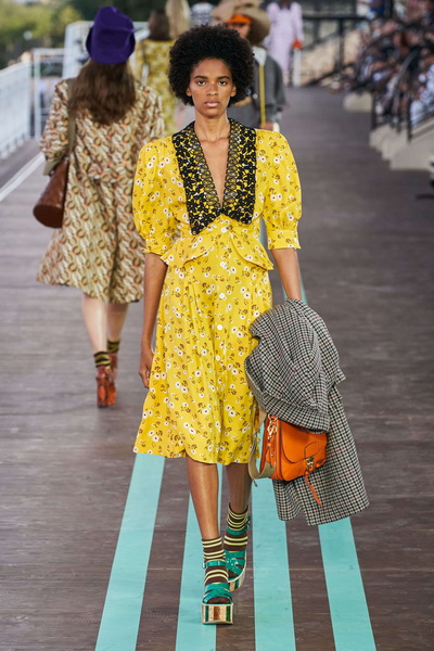 Miu Miu Resort 2020 (84891-Miu-Miu-Resort-2020-04.jpg)