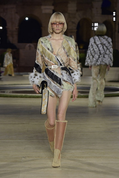 Fendi Haute Сouture осень-зима 2019-2020 (84985-Fendi-Couture-FW-2019-02.jpg)