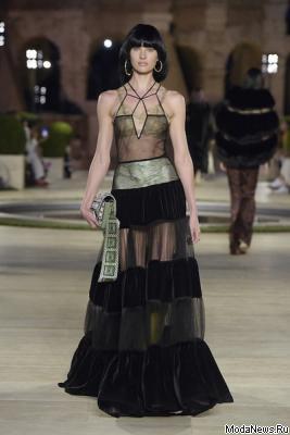 Fendi Haute Сouture осень-зима 2019-2020 (84985-Fendi-Couture-FW-2019-06.jpg)