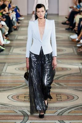 Armani Prive Haute Couture осень-зима 2019-2020 (85008-Armani-Couture-FW-2019-03.jpg)