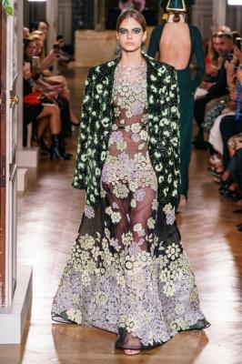 Valentino Haute Сouture осень-зима 2019-2020  (85034-Valentino-Couture-FW-2019-07.jpg)