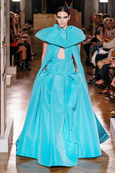 Valentino Haute Сouture осень-зима 2019-2020  (85034-Valentino-Couture-FW-2019-12.jpg)