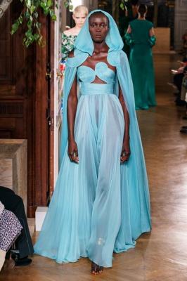 Valentino Haute Сouture осень-зима 2019-2020  (85034-Valentino-Couture-FW-2019-14.jpg)