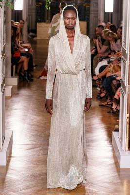 Valentino Haute Сouture осень-зима 2019-2020  (85034-Valentino-Couture-FW-2019-22.jpg)