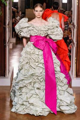 Valentino Haute Сouture осень-зима 2019-2020  (85034-Valentino-Couture-FW-2019-b.jpg)