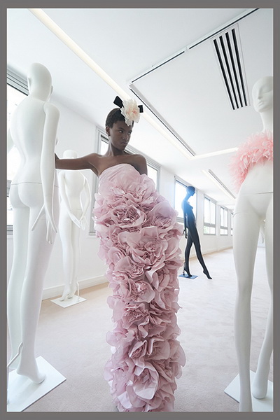 Giambattista Valli Couture осень-зима 2019 (85059-Gimbatista-Valli-Couture-FW-2019-b.jpg)