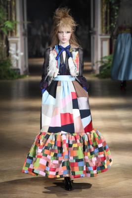 Viktor & Rolf Couture осень-зима 2019  (85083-Viktor-Rolf-Couture-FW-2019-05.jpg)