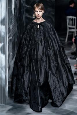 Christian Dior Couture осень-зима 2019 (85096-Christian-Dior-Couture-FW-2019-01.jpg)