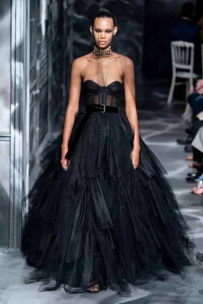 Christian Dior Couture осень-зима 2019 (85096-Christian-Dior-Couture-FW-2019-b.jpg)
