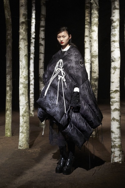 Moncler 4 Simone Rocha FW 2019 (85174-Simon-Rocha-FW-2019-04.jpg)