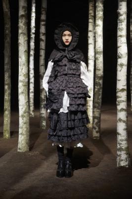 Moncler 4 Simone Rocha FW 2019 (85174-Simon-Rocha-FW-2019-06.jpg)