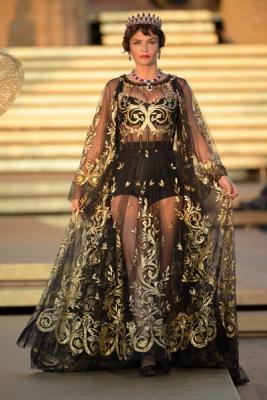 Dolce & Gabbana Alta Moda осень-зима 2019-2020  (85310-Dolce-Gabbana-FW-2020-01.jpg)