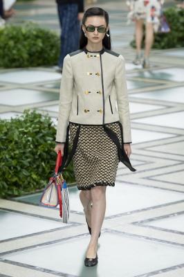 Tory Burch весна-лето 2020 (85694-Tory-Burch-SS-2020-16.jpg)