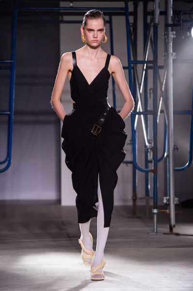 Proenza Schouler весна-лето 2020 (85827-Proenza-Schouler-SS-2020-01.jpg)