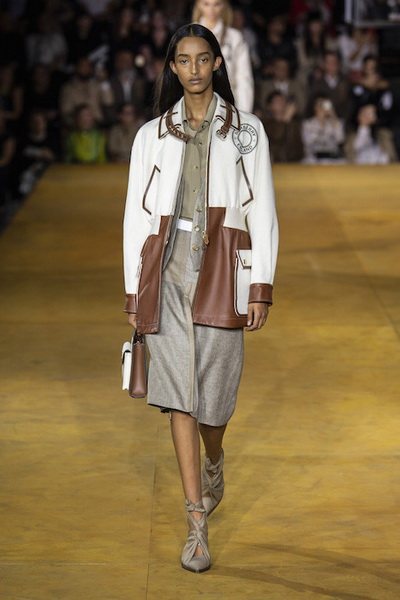 Burberry весна-лето 2020 (85888-Burberry-SS-2020-01.jpg)