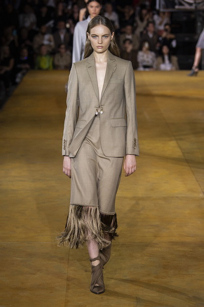 Burberry весна-лето 2020 (85888-Burberry-SS-2020-04.jpg)